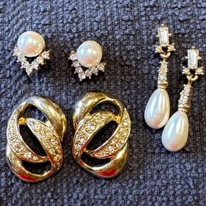 Three pairs of elegant earrings, gold/rhinestone/'pearl'